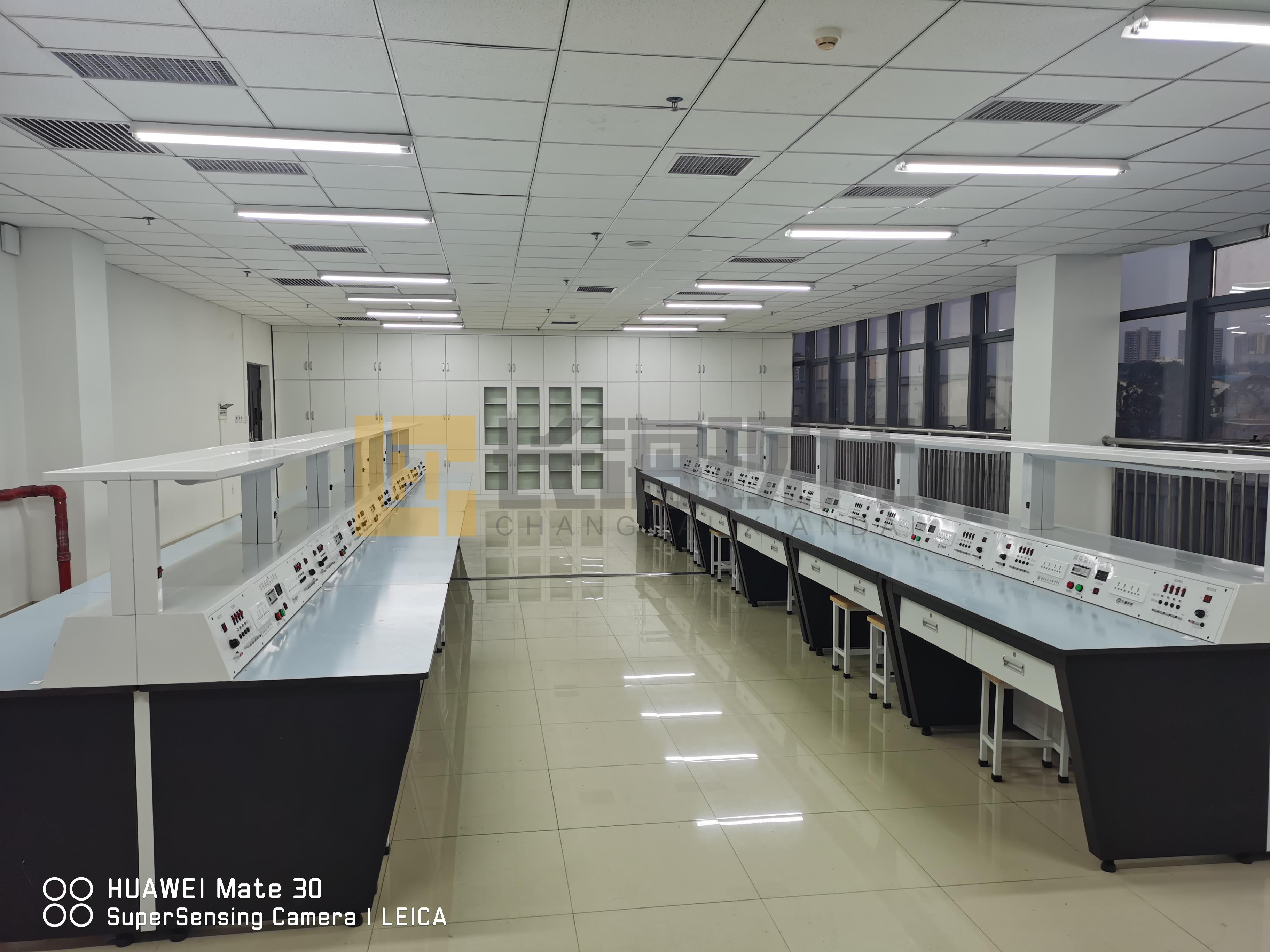 e9c38946e1b64132f94040870879939